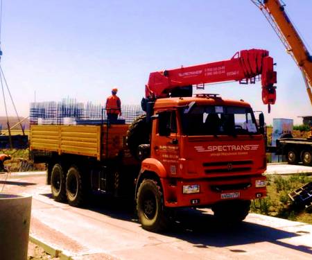 Аренда манипулятора на базе Камаз 6x6 (Стрела вылет 25 метров, г-ть 10 тонн)